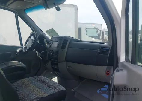 2015 Mercedes-Benz Sprinter 2500 High Roof из США, поврежденный, VIN WD3PE8DC7FP113618